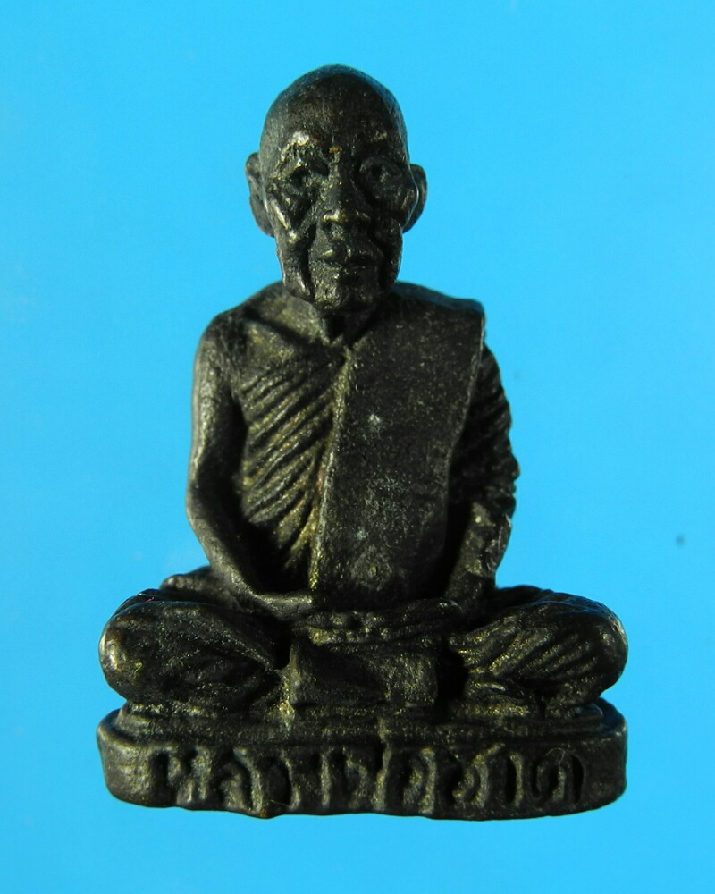 รูปหล่อหลวงพ่อฮวด วัดหัวถนนใต้